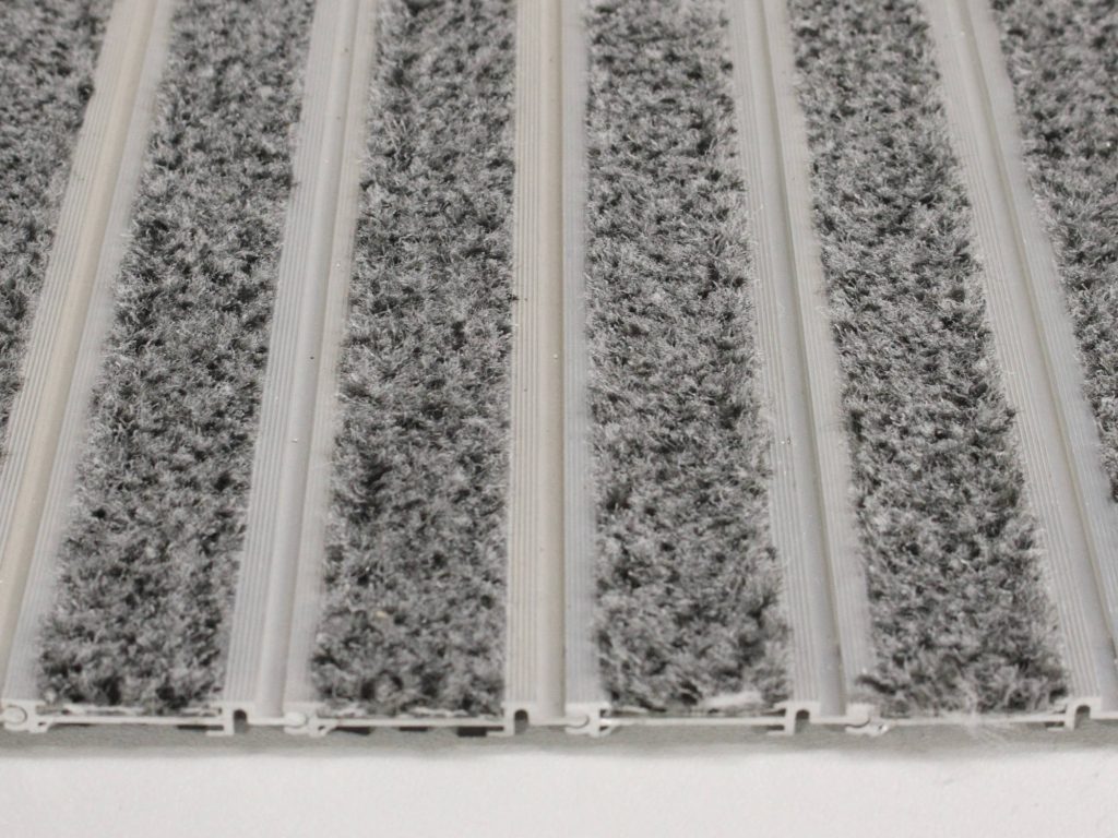 Modèle Insertion de tapis a filament de poils Modèle Insertion de tapis a filament de poils