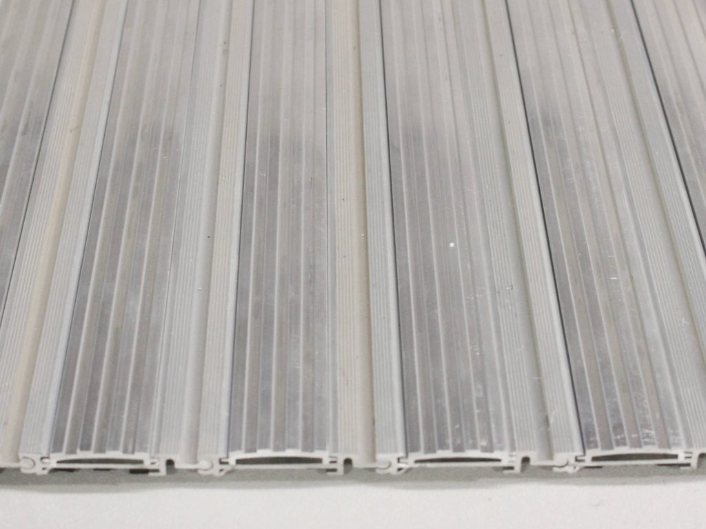 Modèle Insertion d'aluminium corrugé Modèle Insertion d'aluminium corrugé