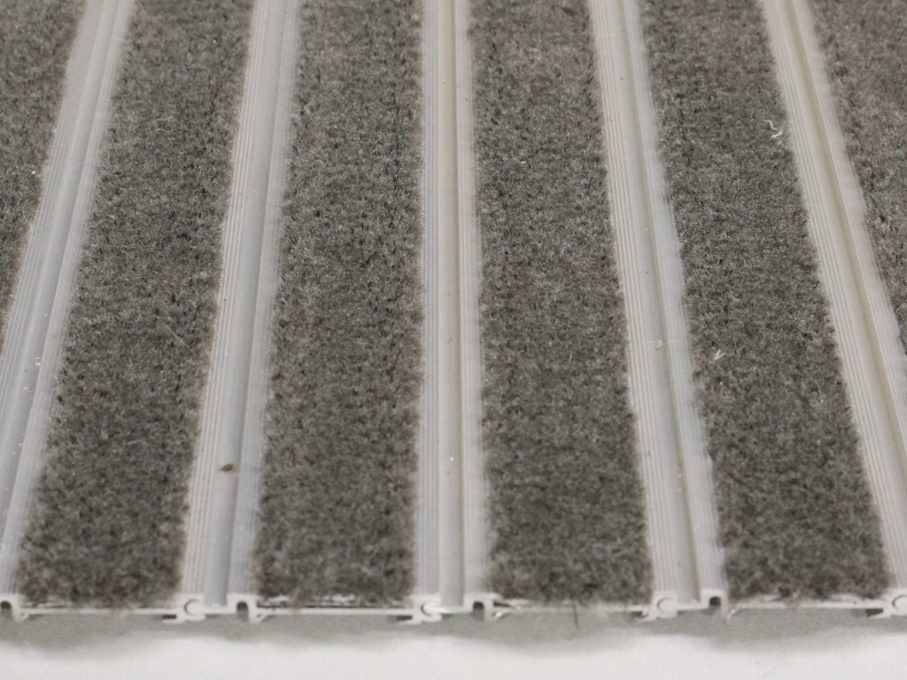 Modèle Insertion de tapis "Maxi-tuft" Modèle Insertion de tapis "Maxi-tuft"